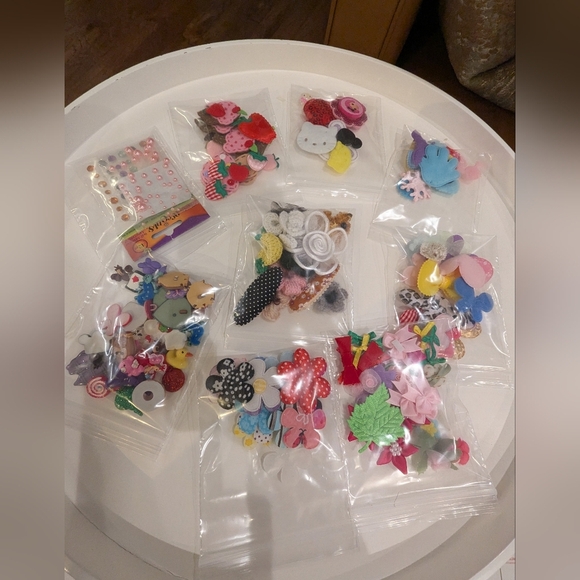 Felt, ribbon, embroidered and Resin applique assorted lot for crafts & projects - Picture 12 of 12